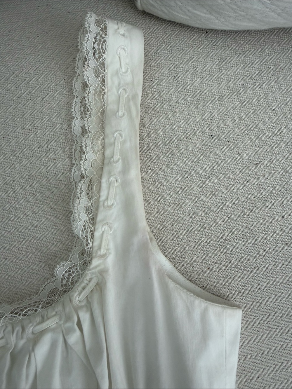 House of CB White Lace-Trim Sleeveless Dress - Picture 6 of 14